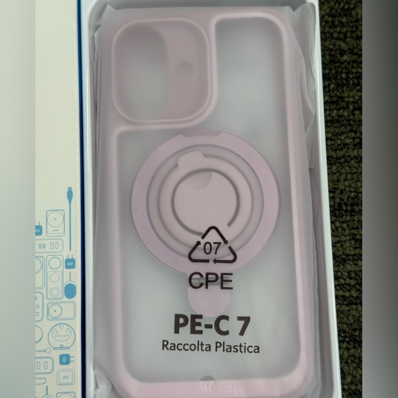 ANKER MagGo Magnetic Case with Stad (2-in-1, 360• Silicone Ring. For IPhone 16. - Picture 4 of 5